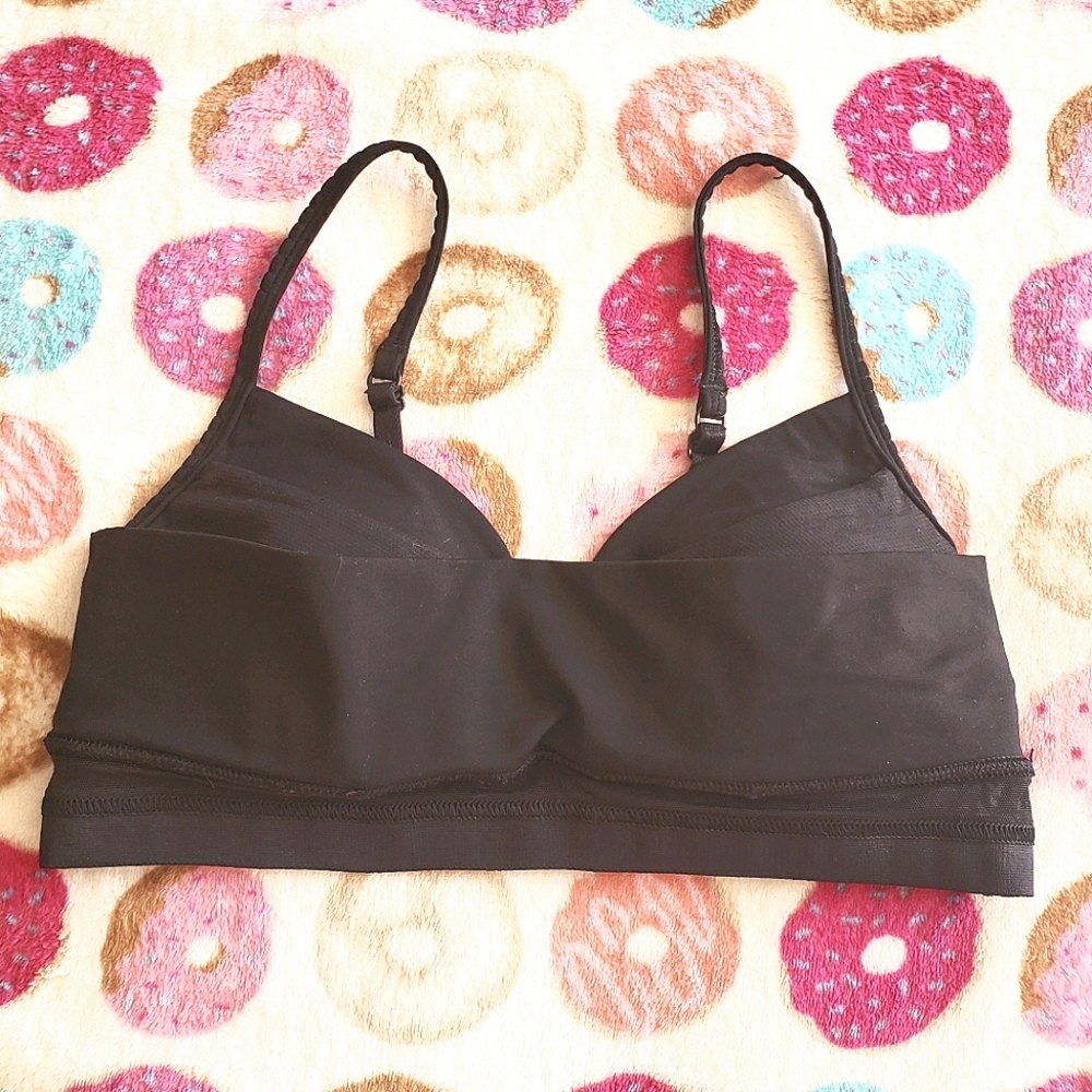 Black Lululemon Yoga Bra 8